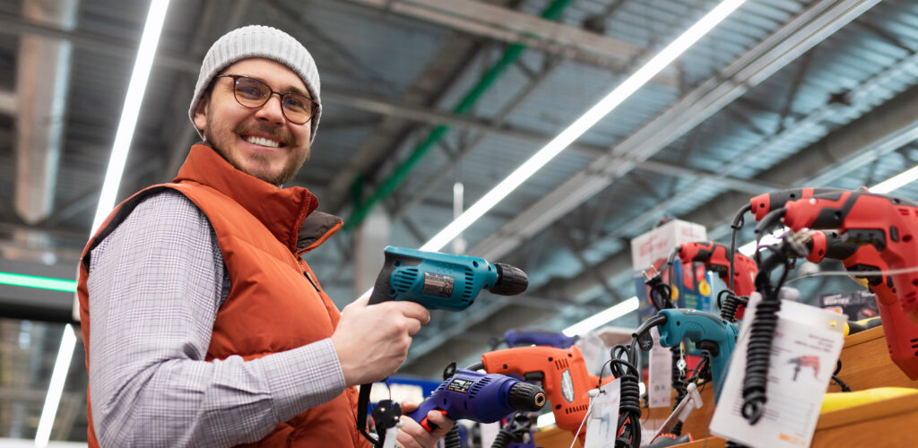 Trabalhador sorrindo representando o serviço de Temporários